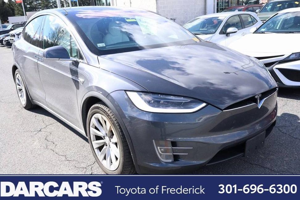 TESLA MODEL X 2018 5YJXCBE20JF142590 image